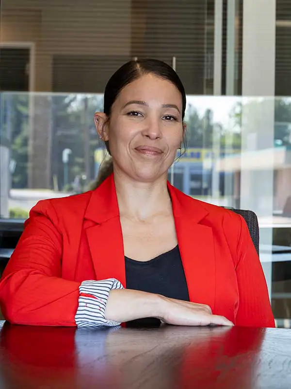 Angela Lopez, Recepcionista
